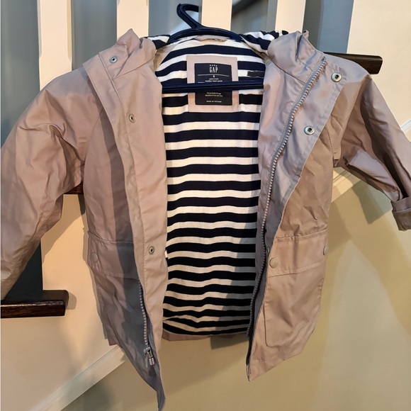 Gap unisex raincoat with dragon hood !! - Picture 4 of 6